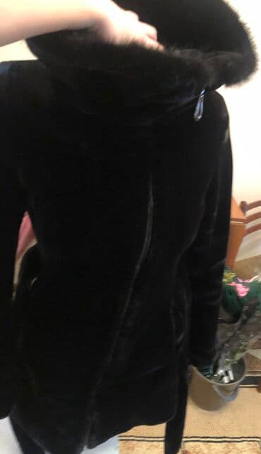 Желеттер, жеңсиз күрмөлөр: Продаю шубу! Натуралка! Мутон! Очень тёплая! С поясом! Производство — 3