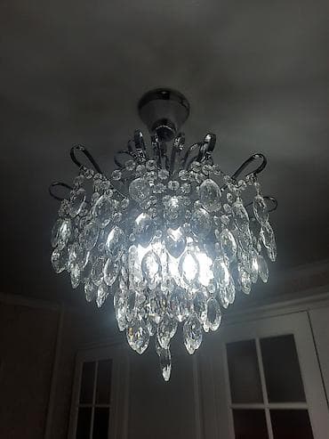 Потолочная люстра с хрустальными подвесками (2 шт). 6 ти рожковая at lalafo.kg Потолочная люстра с хрустальными подвесками (2 шт). 6 ти рожковая