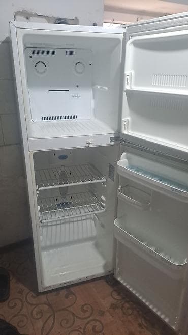 очень маленький холодильник: Двухкамерный холодильник с верхней морозильной камерой — 3