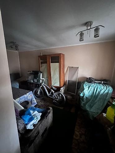 ош дом сатылат: Продаю времянку две комнаты 6 соток земли район посёлок Достук — 9