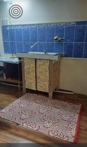Бөлмөлөрдү ижарага берүү: Сдаётся небольшая комната со своим санузлом и зоной кухни. Планировка — 2
