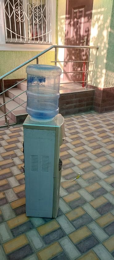 Кулер для воды с верхней загрузкой бутыли - Напольная модель с двумя — 2