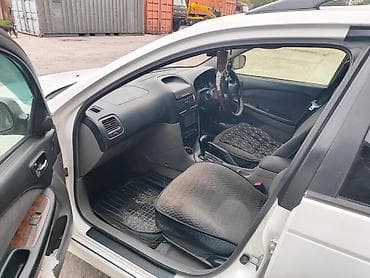 corolla e150: Универсал белого цвета, правый руль. Просторный кузов с большим — 5