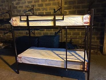 Двухъярусные кровати: Двухъярусная металлическая кровать с матрасами - Прочная сварная рама — 1