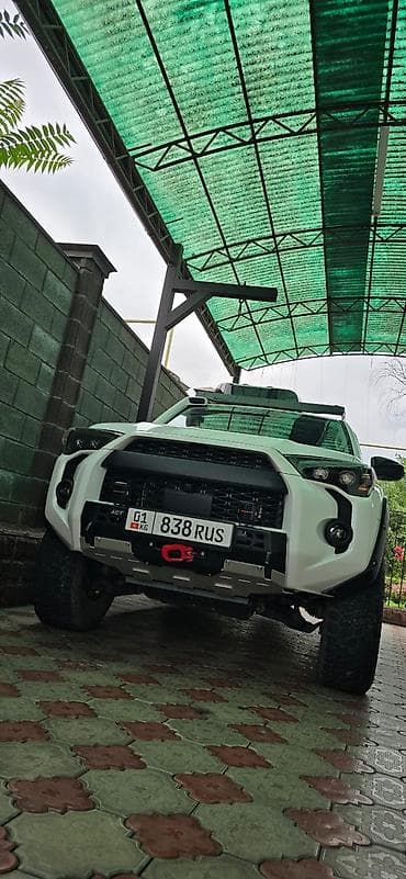 4х4 машина: Toyota 4Runner: 2022 г., 4 л, Автомат, Бензин, Внедорожник — 5