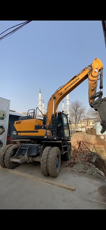 Rent out Колёсный экскаватор, 6 тонн, 1 м³, Почасово