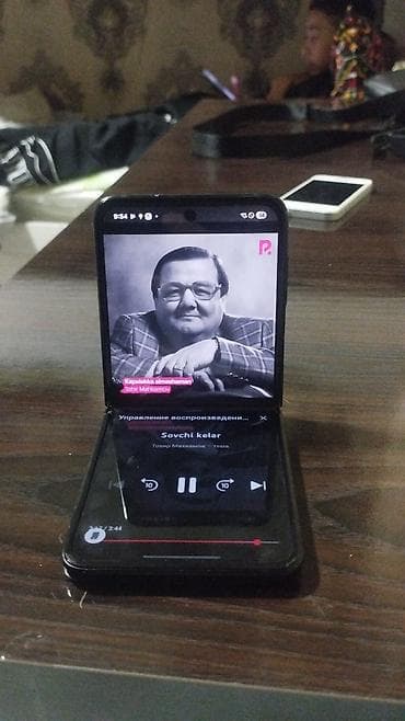 smart watch samsung: Samsung Galaxy Z Flip 3, Б/у, 256 ГБ, цвет - Черный, 1 SIM — 10