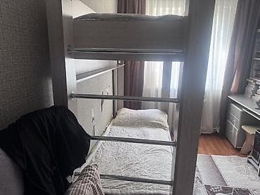 bunk bed: Двухъярусная кровать из ЛДСП в светлом древесном оттенке. - Верхний — 5