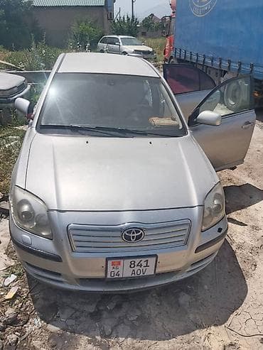 салон машины: Toyota Avensis: 2004 г., 2 л, Механика, Дизель, Седан — 1