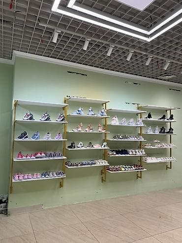 стелаж: Продаётся торговое оборудование для магазина обуви. Настенные полки в — 2
