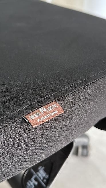 кресла качалки: Офисное кресло, Б/у, С колесиками, цвет - Черный, Самовывоз — 4