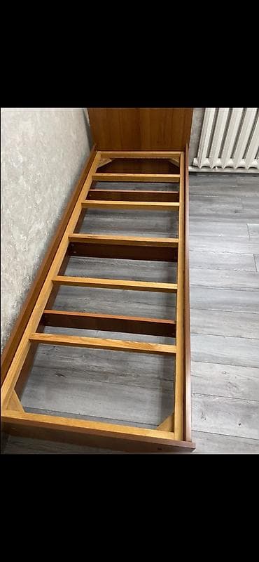 рассрочка мебел: Продаю кровать срочно в отличном состоянии ширина 75 длина 2 метров — 1