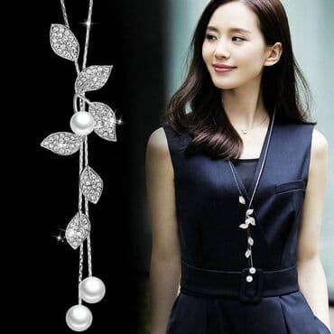 свитер: Жемчужное ожерелье, колье К с кисточками, свитер, цепочка, платье — 2