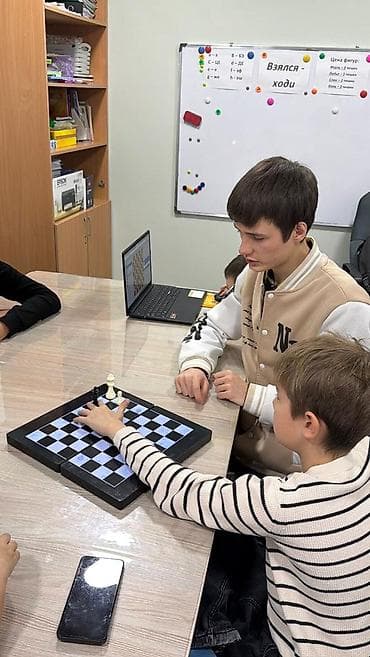 Языковые курсы: Всем доброго времени суток! Меня зовут Святослав, мне 22 года. Я — 2