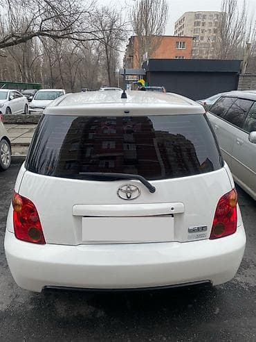 b class: Toyota Ist: 2003 г., 1.3 л, Автомат, Бензин, Хэтчбэк — 2