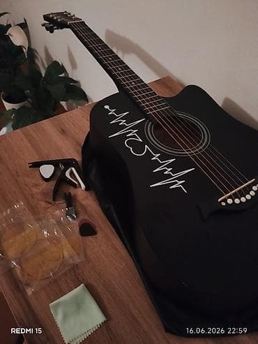шорты поло: Продаем новые Гитары🎸🎸🎸 размер 38 в комплекте всё есть.✅✅✅ доставим — 2