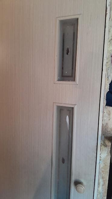 Металлические сейфовые двери: Продаю двери бу с рамой размеры 80см по 1000сом — 1