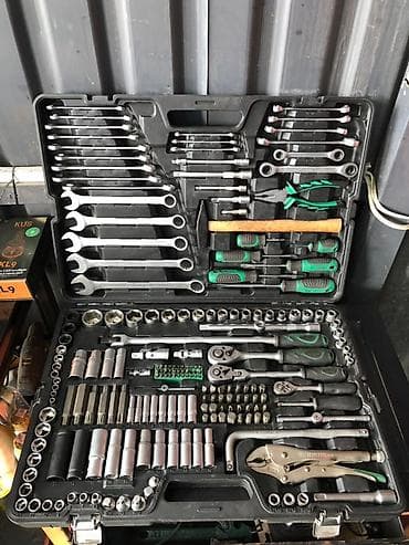 Профессиональный набор инструментов в прочном пластиковом