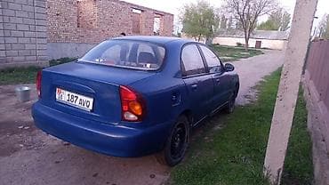 фит 2018: Седан компакт-класса, синий цвет кузова. 4 двери, передний привод — 3