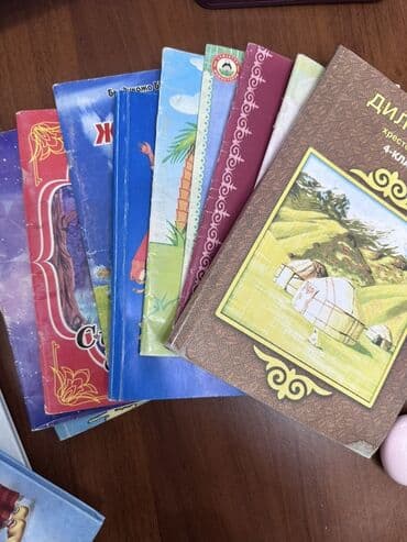 моро китеп: Подборка детских книг и сборников сказок. Продаю каждый по 50 сом — 2