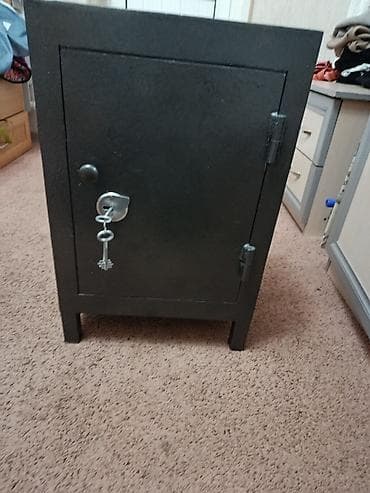 куплю оружейный сейф: Продаются обычный металический сейф. размеры от 50см до 75 см высотой — 1