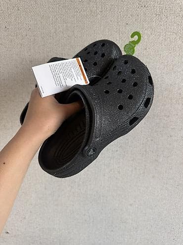джипсы на кроксы: Crocs Classic Clog, цвет: чёрный, блестящий Заказывала с США оригинал — 1