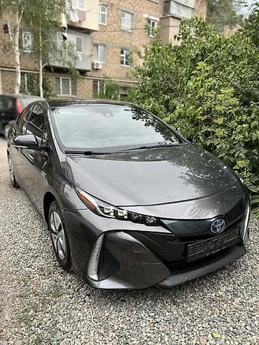 work r18: Toyota Prius: 2018 г., 1.8 л, Вариатор, Гибрид, Хэтчбэк — 8