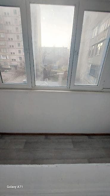 без хозайын квартира: 1 комната, 35 м², 105 серия, 2 этаж — 3