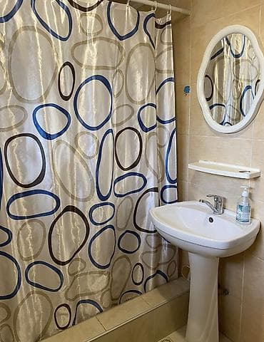 Үйлөрдү ижарага берүү: 70 м², 3 бөлмө, Унаа токтотуучу жай — 9