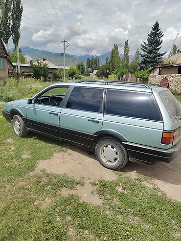 салон автомобиля: Volkswagen Passat: 1991 г., 2 л, Механика, Универсал — 2