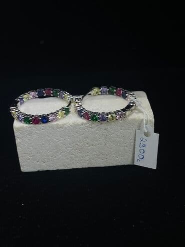 украшение шампанского для свадьбы: Элегантные серьги-кольца серебристого цвета, украшенные россыпью — 17