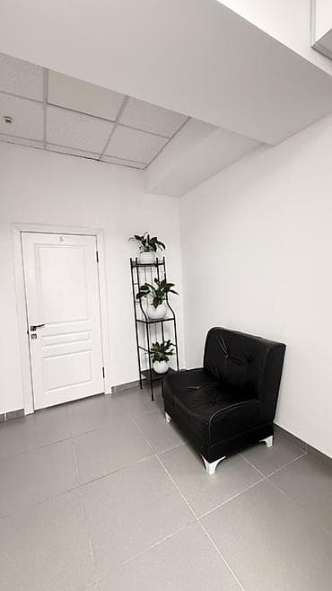 Коммерческая недвижимость: Аренда офисов, 30 м², В бизнес центре, 1 линия — 9