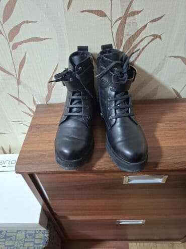 Ботинки и ботильоны: Продаю зимние ботинки производство Турция, размер 39, но большемерят — 2