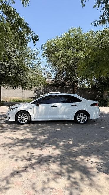 ижара авто: Toyota Corolla: 2020 г., 1.8 л, Вариатор, Гибрид, Седан — 3
