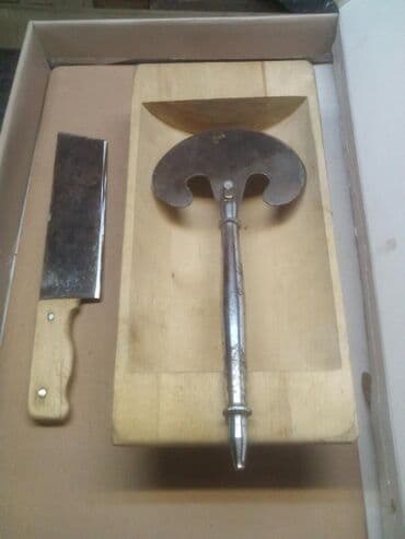 банка с крышкой: Деревянное корыто и ножи.В набор входит корыто и один нож — 1