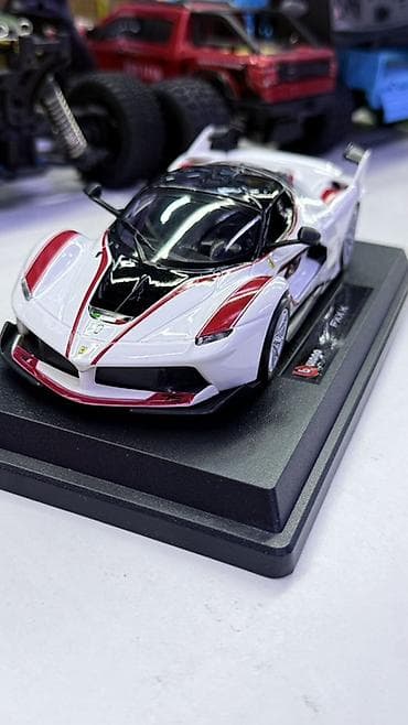 фанки поп: Модель автомобиля Ferrari FXX K от Bburago. - Масштаб: 1:18 (на — 2