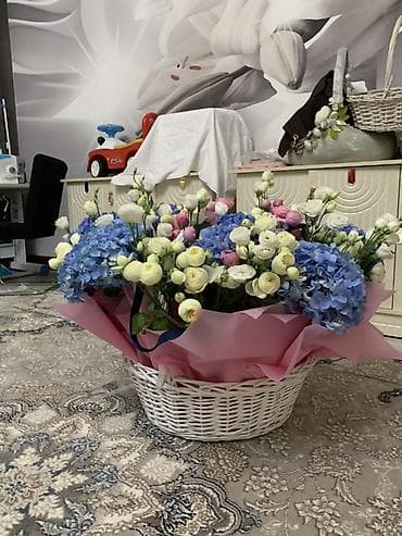 тун азык: Большая цветочная корзина в белой плетёной основе. Состав: - — 1