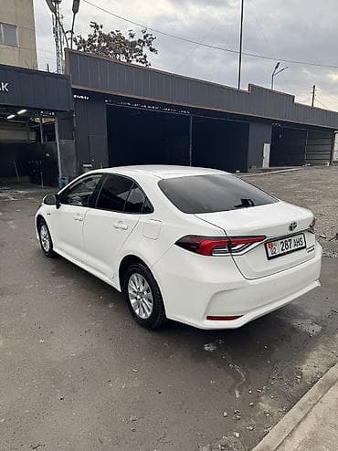 Toyota: Toyota Corolla: 2021 г., 1.8 л, Вариатор, Гибрид, Седан — 8