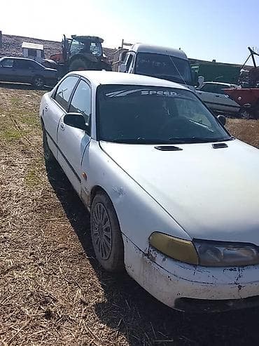 mtz 80: Mazda 626: 1989 г., 2 л, Механика, Бензин, Седан — 4