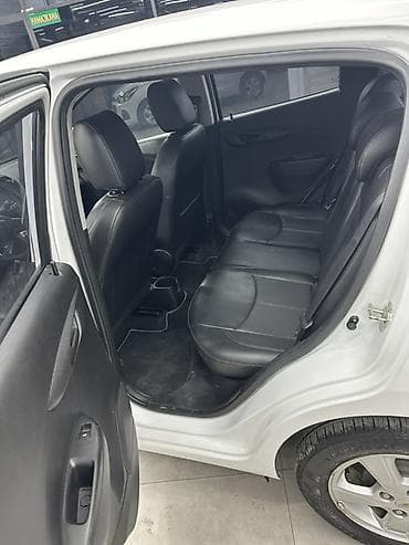 70 сом: Chevrolet Spark: 2017 г., 1 л, Автомат, Бензин, Хетчбек — 4