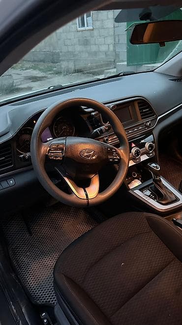 альфард 2009: Hyundai Elantra: 2019 г., 2 л, Автомат, Бензин, Седан — 4
