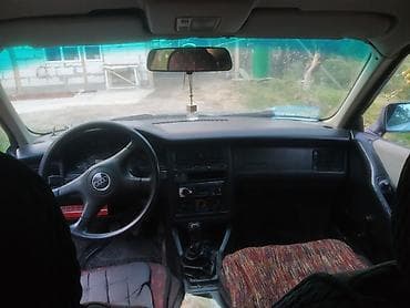 Audi 80: 1987 г., 1.8 л, Механика, Бензин, Седан — 3