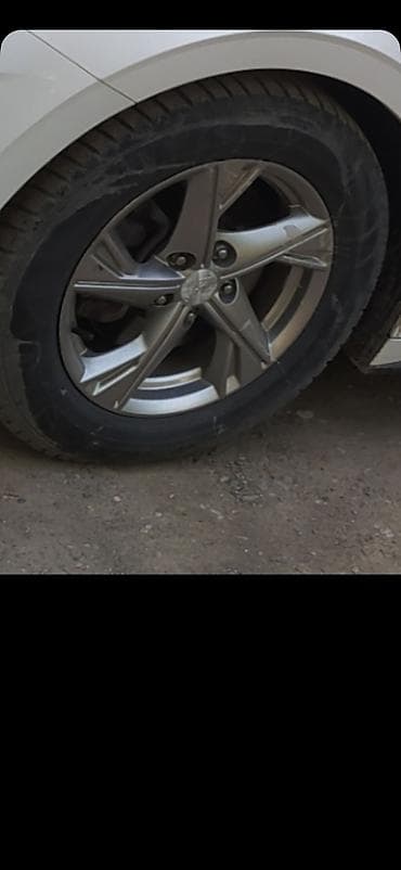 Дөңгөлөктөр монтажда 205 / 65 / R 16, Колдонулган, Куйма, тешиктери - 5