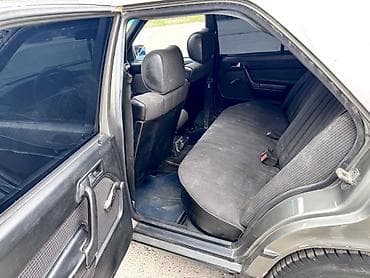 190: Mercedes-Benz 190: 1991 г., 2 л, Механика, Бензин, Седан — 7
