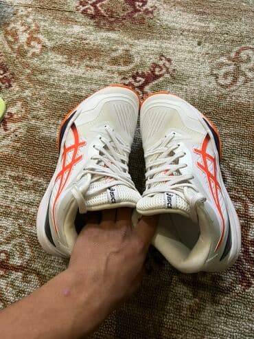 спортивный костюм на девочку: Кроссовки ASICS для корта (теннис/сквош/бадминтон). - Модель: низкий — 1