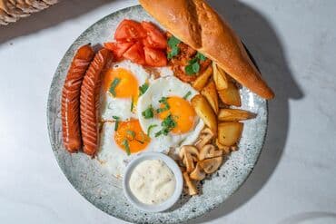 В гастро ресторан требуются: Повар горячий цех Повар в at lalafo.kg В гастро ресторан требуются: Повар горячий цех Повар в