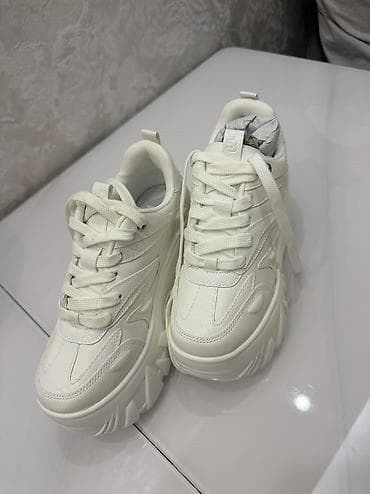 Личные вещи: Продаю новые кроссовки. 👟 Покупала в Турции. Ни разу не носились — 1
