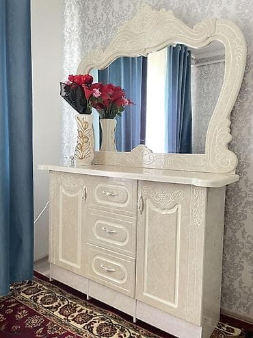 стильные картины для интерьера: Спальный гарнитур в классическом стиле Состав комплекта: - Кровать — 2