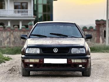 Volkswagen Vento: 1993 г., 1.8 л, Механика, Бензин, Седан