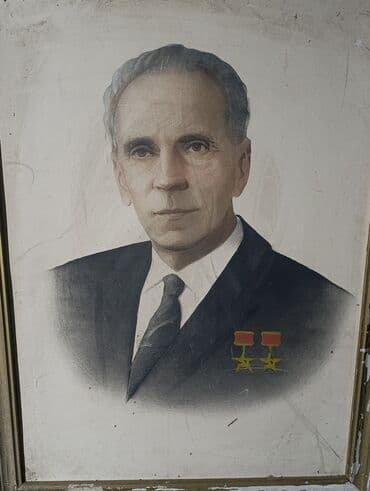 купить письменный стол для школьника бу: - Сюжеты: классические бюстовые портреты мыслителей XIX–XX вв. в — 4